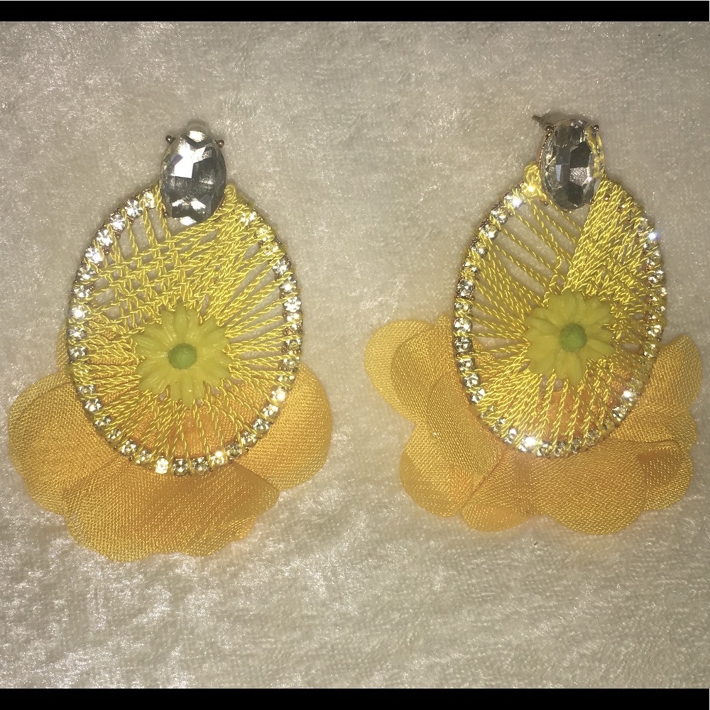 NEW Handmade Canary Yellow Sunflower Earrings NWOT - Picture 2 of 4